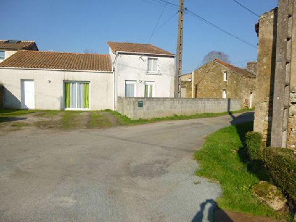 2 bedrooms House in Chantonnay, France No. 27307