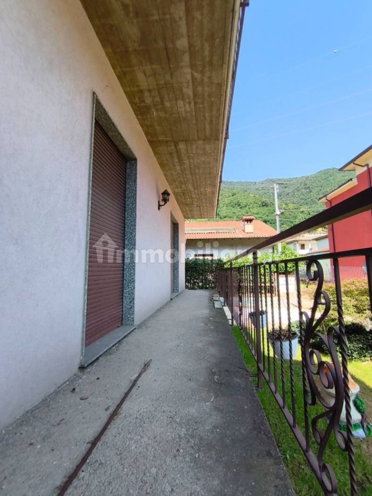 2 bedrooms House in Sarezzo, Italy No. 266597