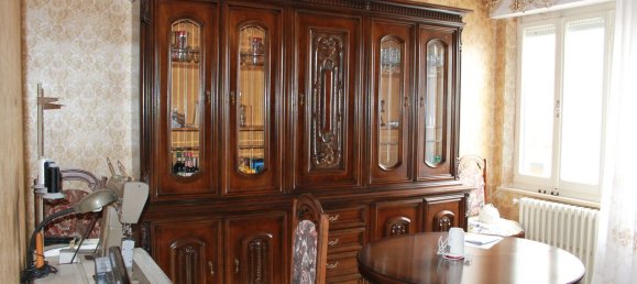 5 rooms Apartment in Monte San Giusto, Italy No. 142634 2