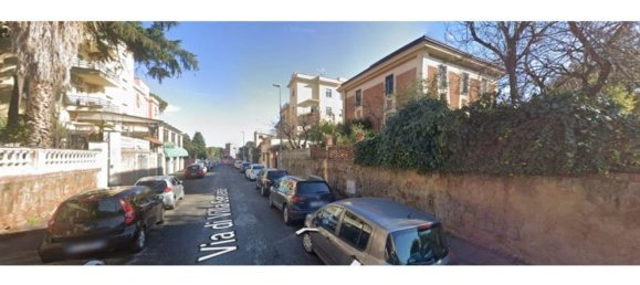 92m² Commercial property in Rome, Italy No. 65730 3