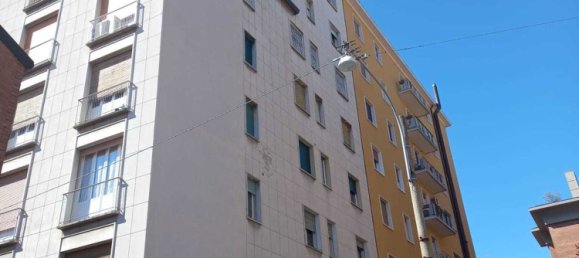 14m² Garage in Bologna, Italy No. 9355 6