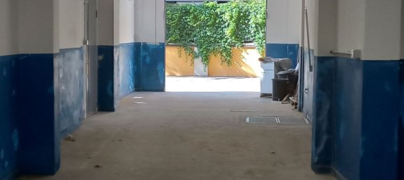 14m² Garage in Bologna, Italy No. 9355 8