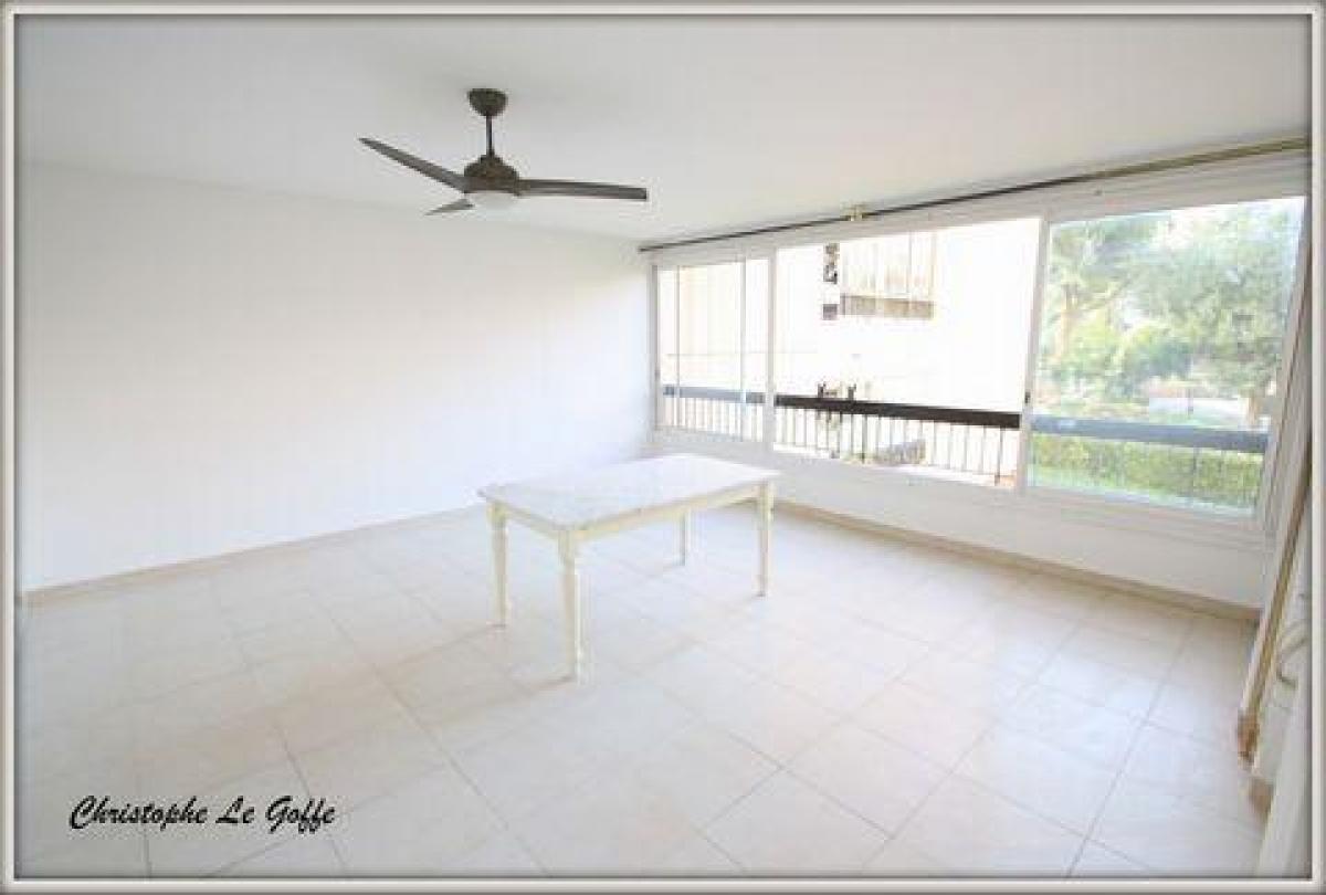 3 bedrooms Condo in Cannes, France No. 13923