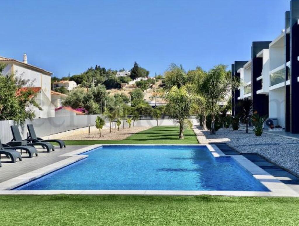 Dúplex de 3 dormitorios en Guia, Portugal No. 140341