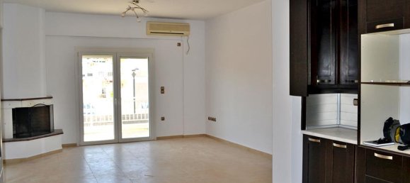 5 bedrooms Property in Loutraki, Greece No. 6992 4