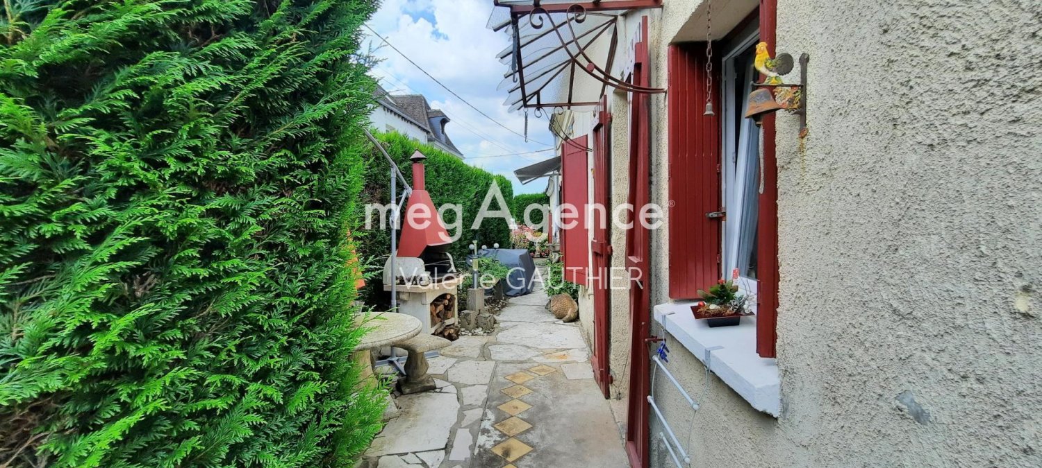 5 bedrooms House in Vendome, France No. 256289