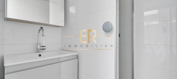 Studio in Paris, France No. 173391 7