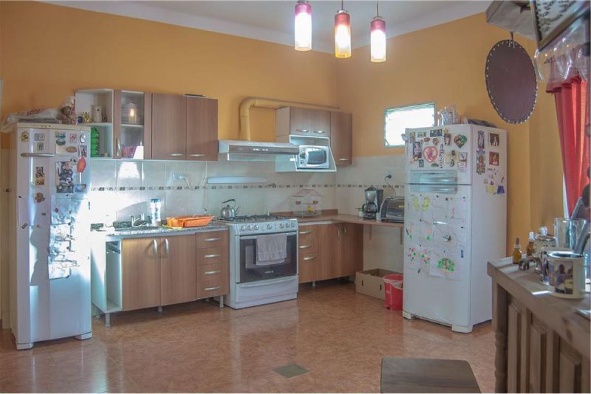 Casa de 3 dormitorios en San Isidro, Argentina No. 15072