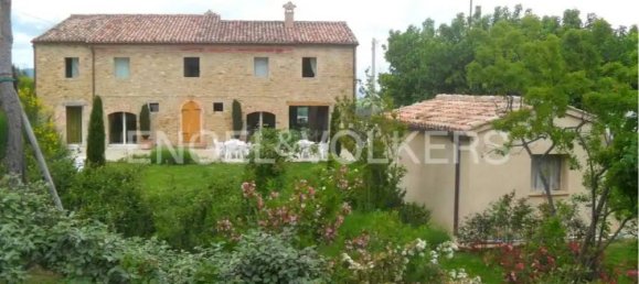 6 bedrooms House in Mergo, Italy No. 66178 2