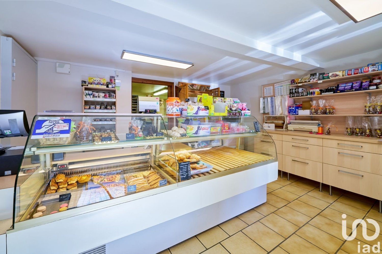 Коммерческая недвижимость 160м² в Вешен, Франция № 85178