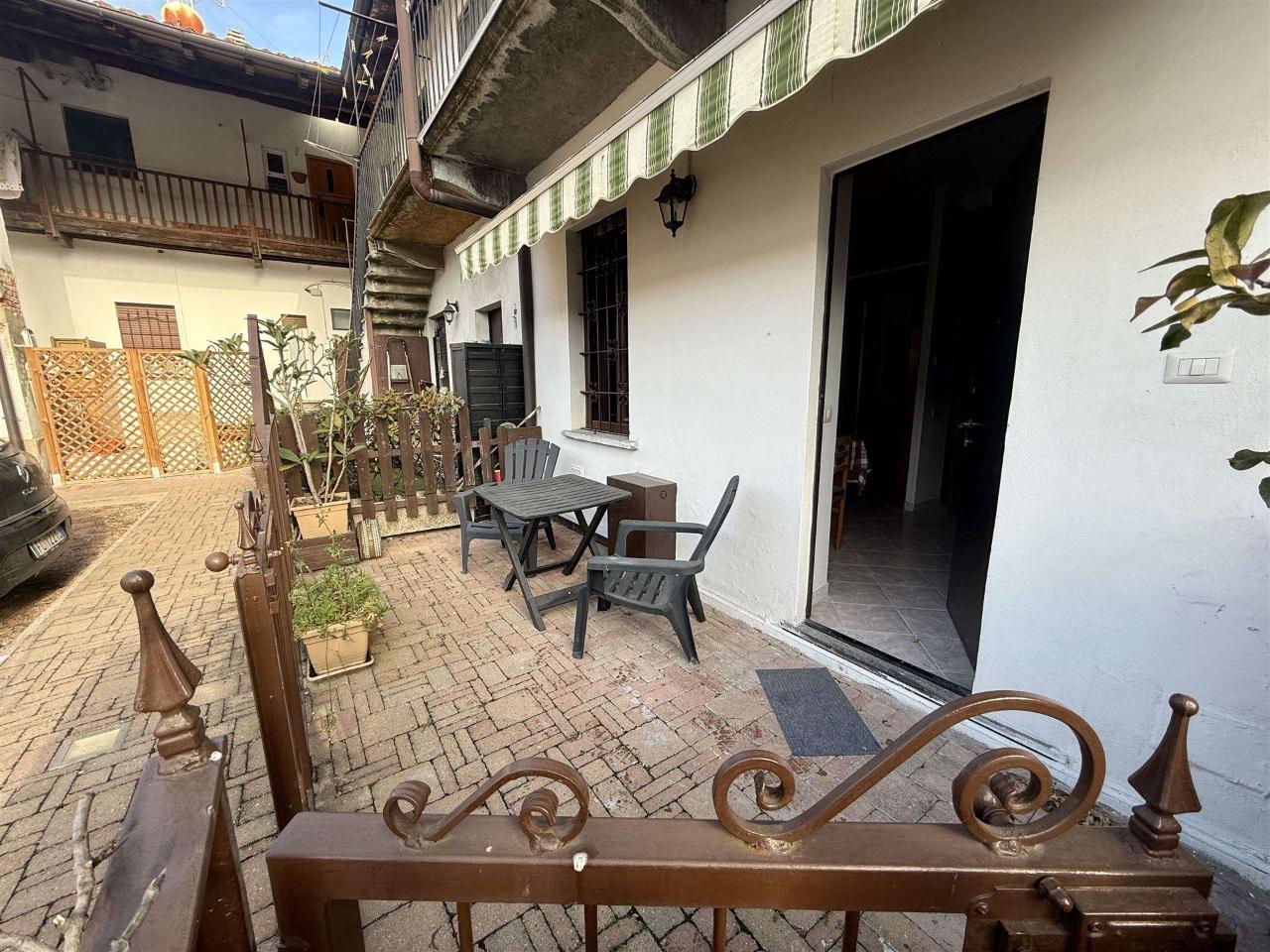 Apartamento de 2 habitaciónes en Como, Italy No. 30122