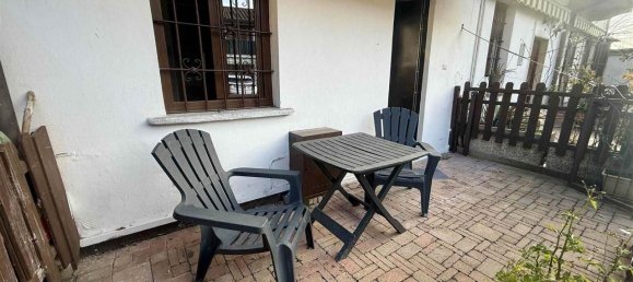 Apartamento de 2 habitaciónes en Como, Italy No. 30122 2