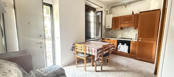 Apartamento de 2 habitaciónes en Como, Italy No. 30122 3