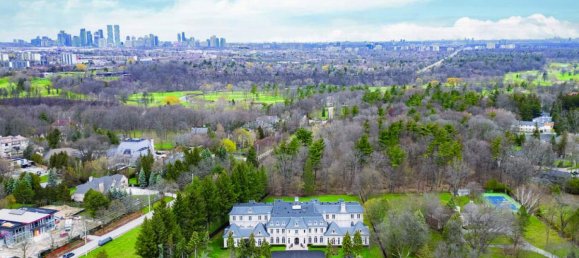 7 bedrooms House in Mississauga, Canada No. 822 5