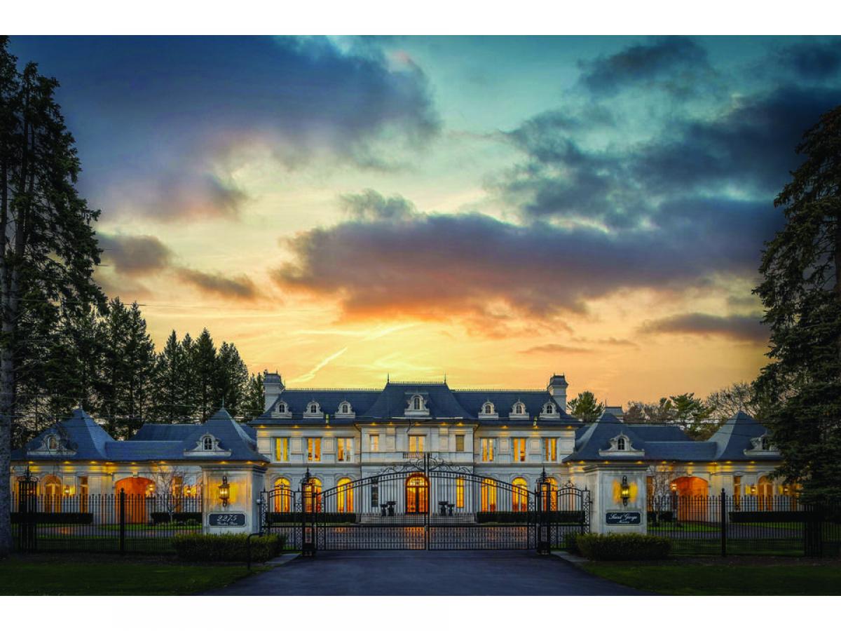 7 bedrooms House in Mississauga, Canada No. 822