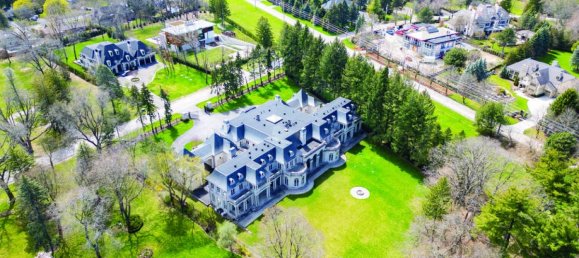 7 bedrooms House in Mississauga, Canada No. 822 8