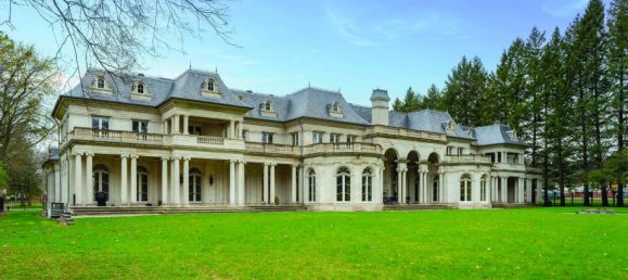 7 bedrooms House in Mississauga, Canada No. 822 11