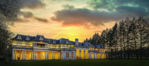 7 bedrooms House in Mississauga, Canada No. 822 3