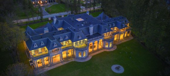 7 bedrooms House in Mississauga, Canada No. 822 9