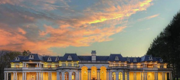 7 bedrooms House in Mississauga, Canada No. 822 4