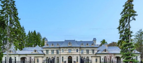 7 bedrooms House in Mississauga, Canada No. 822 10