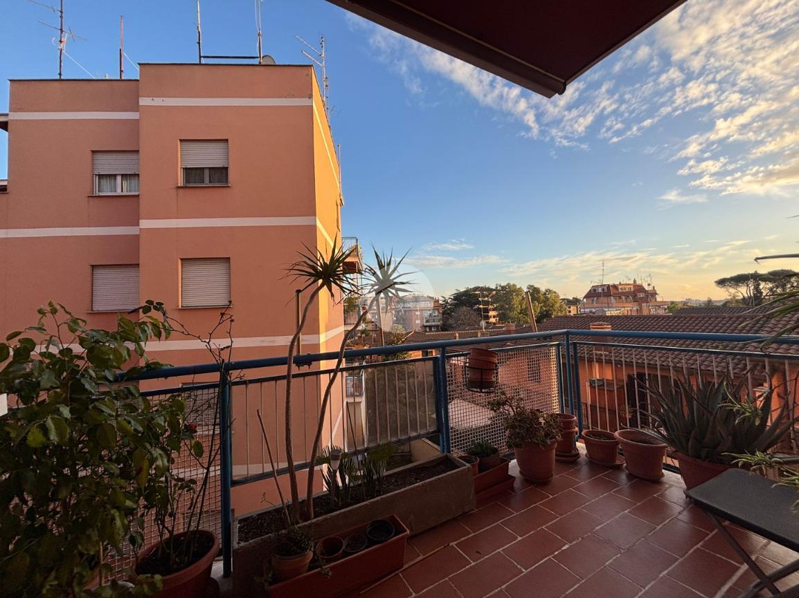 2 rooms Apartment in Rome, Italy No. 127550