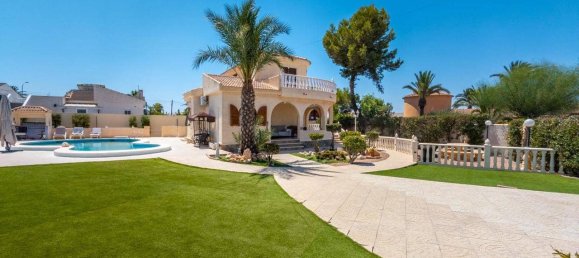 Casa de 4 dormitorios en Torrevieja, Spain No. 183604 2