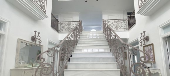 13 bedrooms Villa in Marbella, Spain No. 135950 3