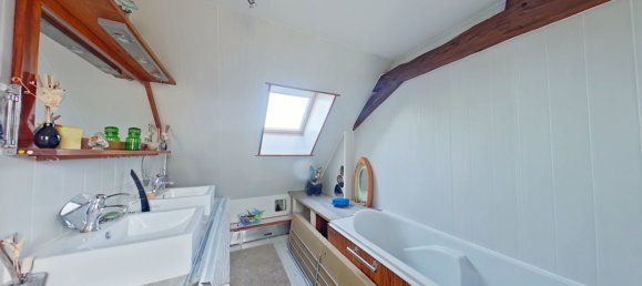 3 bedrooms House in Saint-Jean-Saint-Germain, France No. 67464 5