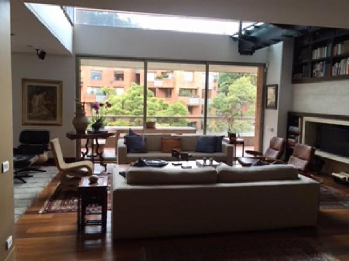 Casa de 4 dormitorios en Bogotá, Colombia No. 11640