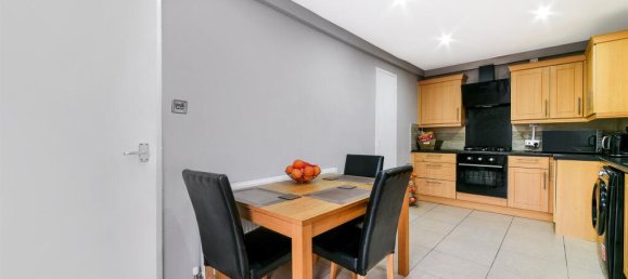 3 Schlafzimmer Haus in London, United Kingdom, Nr. 9884 9