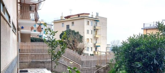 Квартира с 2 комнатами в Генуя, Италия № 257938 4