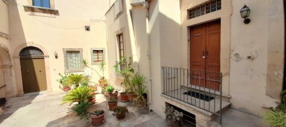 Дом с 7 комнатами в Ното, Италия № 157205 2