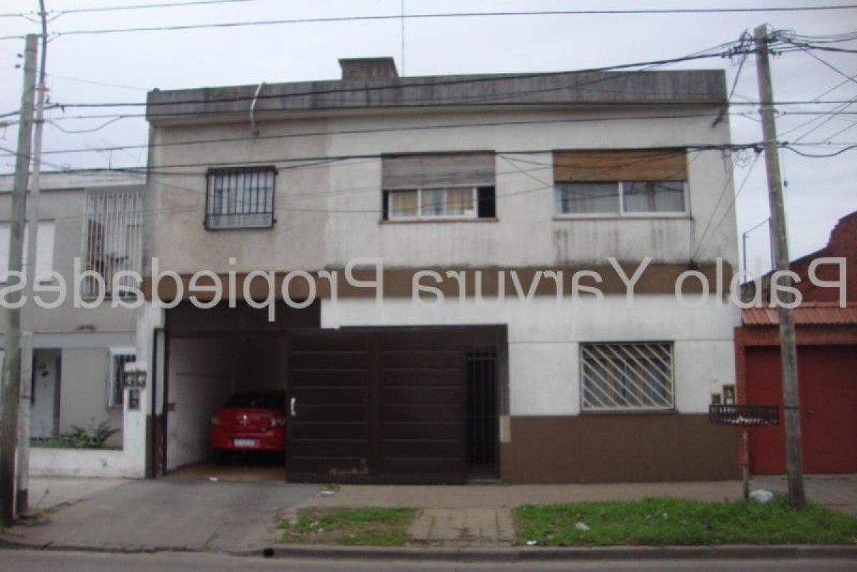 Casa de 2 dormitorios en Tres de Febrero, Argentina No. 16956