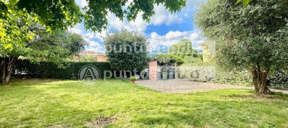 Вилла с 6 комнатами в Капаннори, Италия № 84048 32