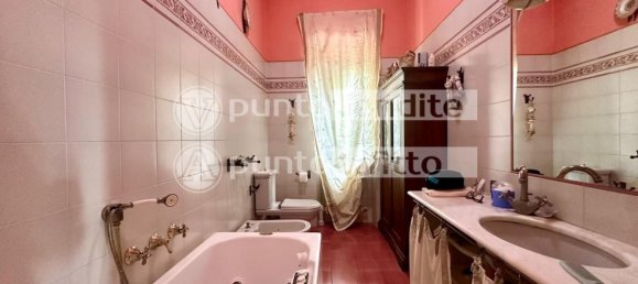 Вилла с 6 комнатами в Капаннори, Италия № 84048 48