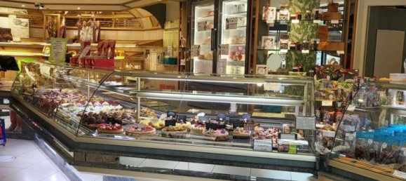 300m² Commercial property in Bourges, France No. 48068 4