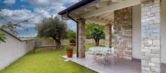 5 rooms Villa in Medolago, Italy No. 4759 6