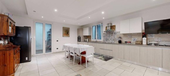 5 rooms Villa in Medolago, Italy No. 4759 89