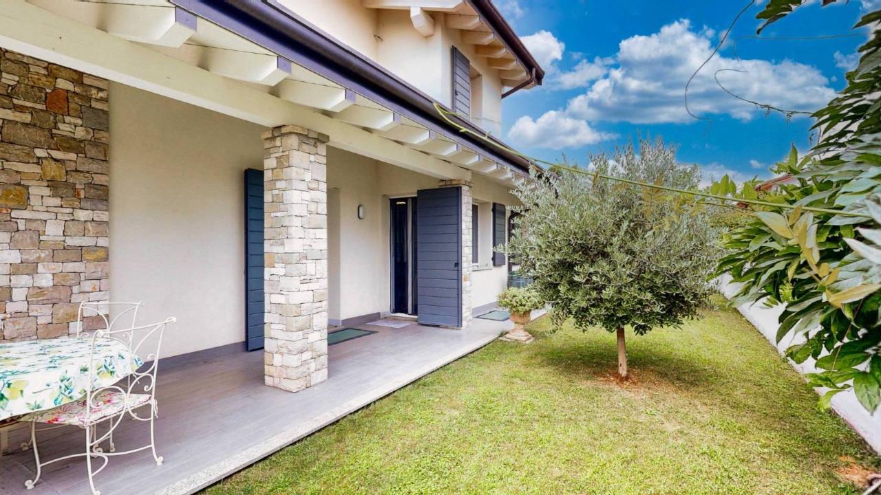 5 rooms Villa in Medolago, Italy No. 4759