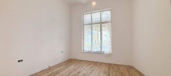 2 rooms Apartment in Modling, Austria No. 202597 2