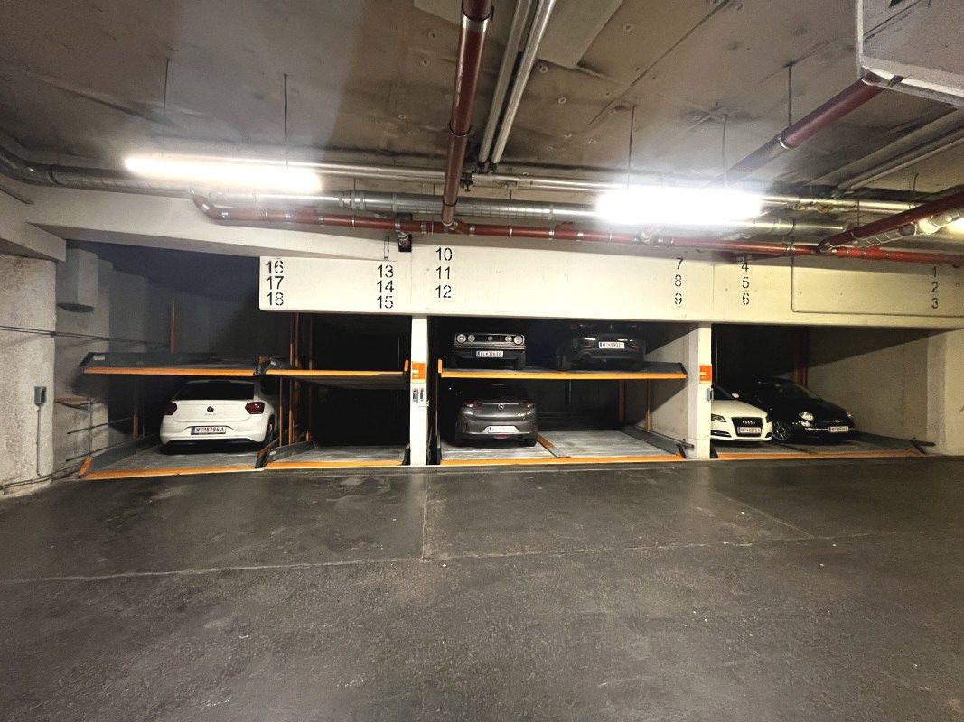 Garage in Währing, Austria, Nr. 39734