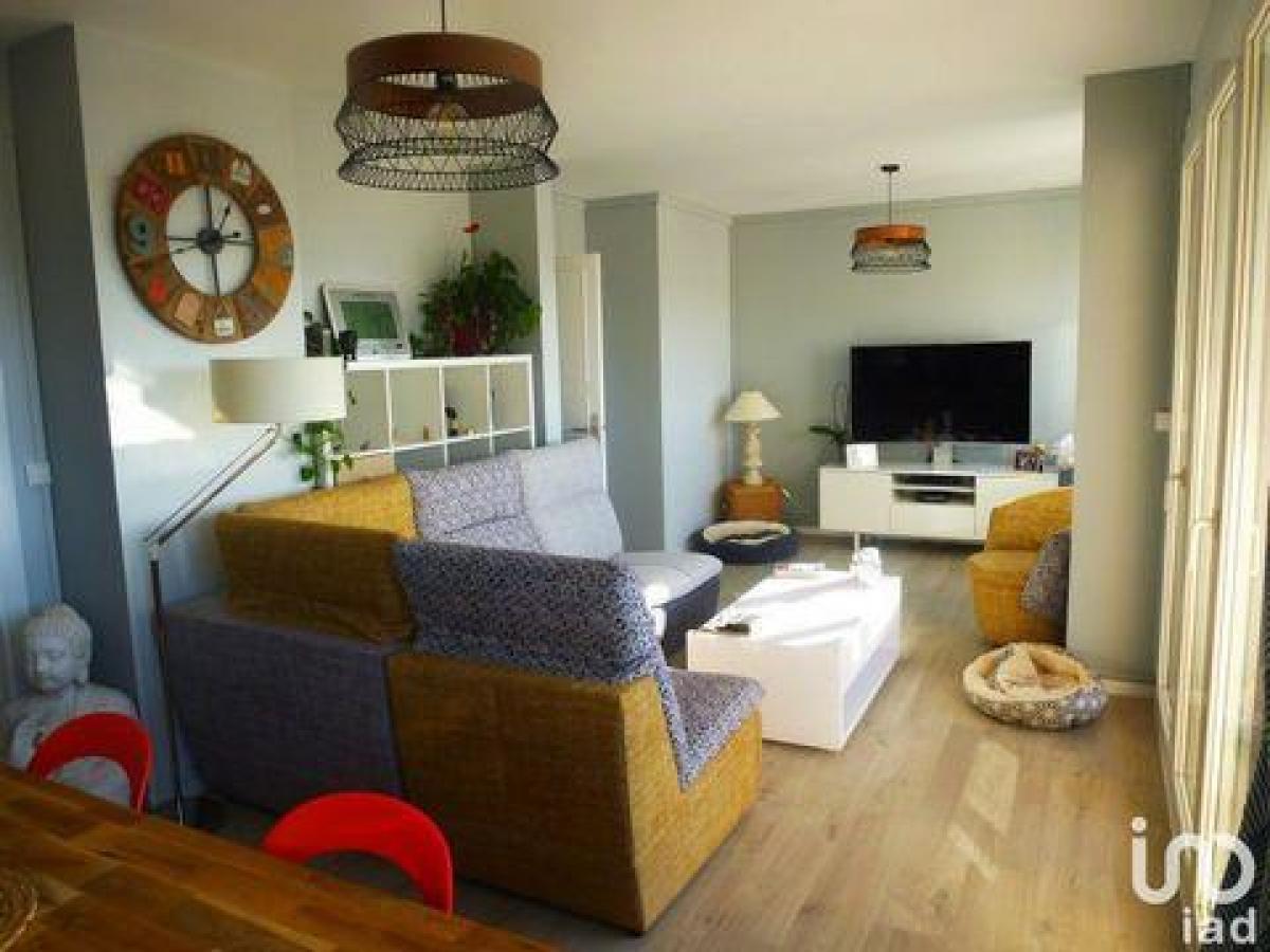 3 bedrooms Condo in Pau, France No. 15541