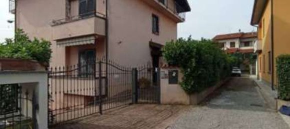 5 rooms Apartment in Vertemate con Minoprio, Italy No. 6777 29