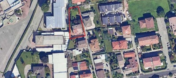 5 rooms Apartment in Vertemate con Minoprio, Italy No. 6777 2