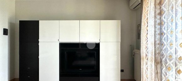 1 bedroom Apartment in Turin, Italy No. 263401 8