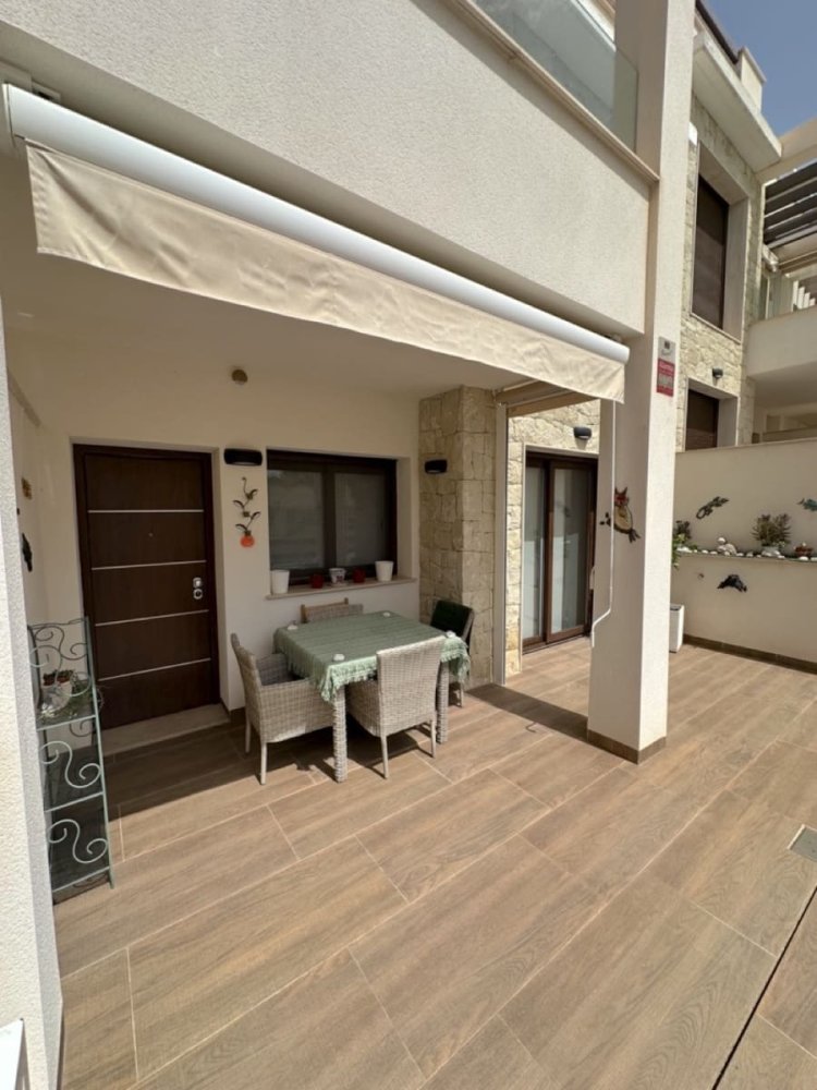 Apartamento de 2 dormitorios en Torrevieja, Spain No. 223914
