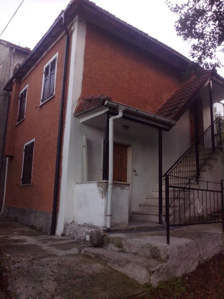 4 rooms House in Vobbia, Italy No. 237394