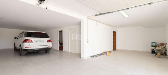 Дом с 5 спальнями в Алвор, Португалия № 186951 18