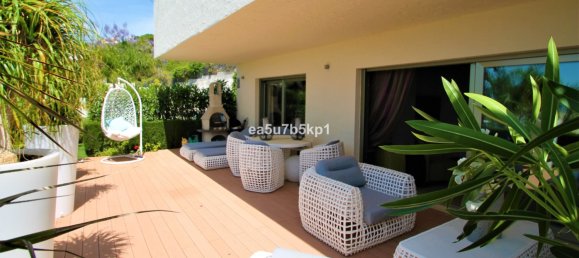 3 bedrooms Apartment in Benahavis, Spain No. 111752 10